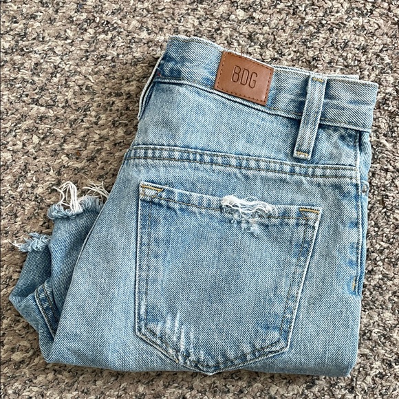 BDG High Rise Blue Denim Mom Shorts - Picture 4 of 4